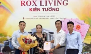 Cư dân ROX Living Kiến Tường nhận sổ hồng